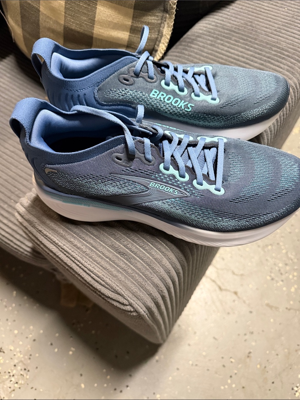 Brooks Running Shoes - Navy with Teal Accents